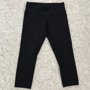 Black lululemon wunder under crop